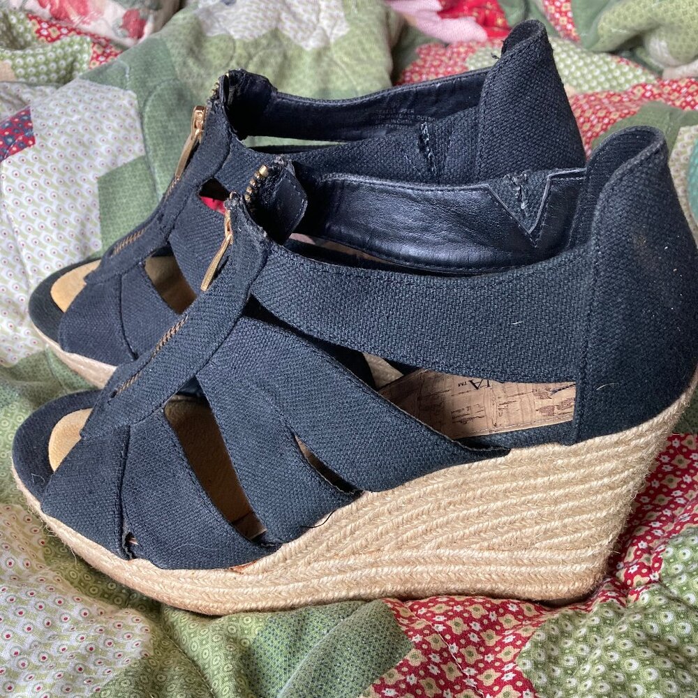3/$10 Item! Merona Black Zip Front Espadrilles Size 9.5